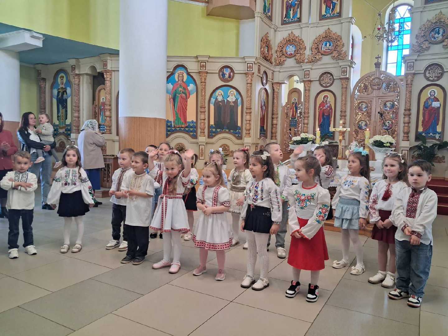Вітаємо матерів у  храмі  Успення Пресвятої Богородиці