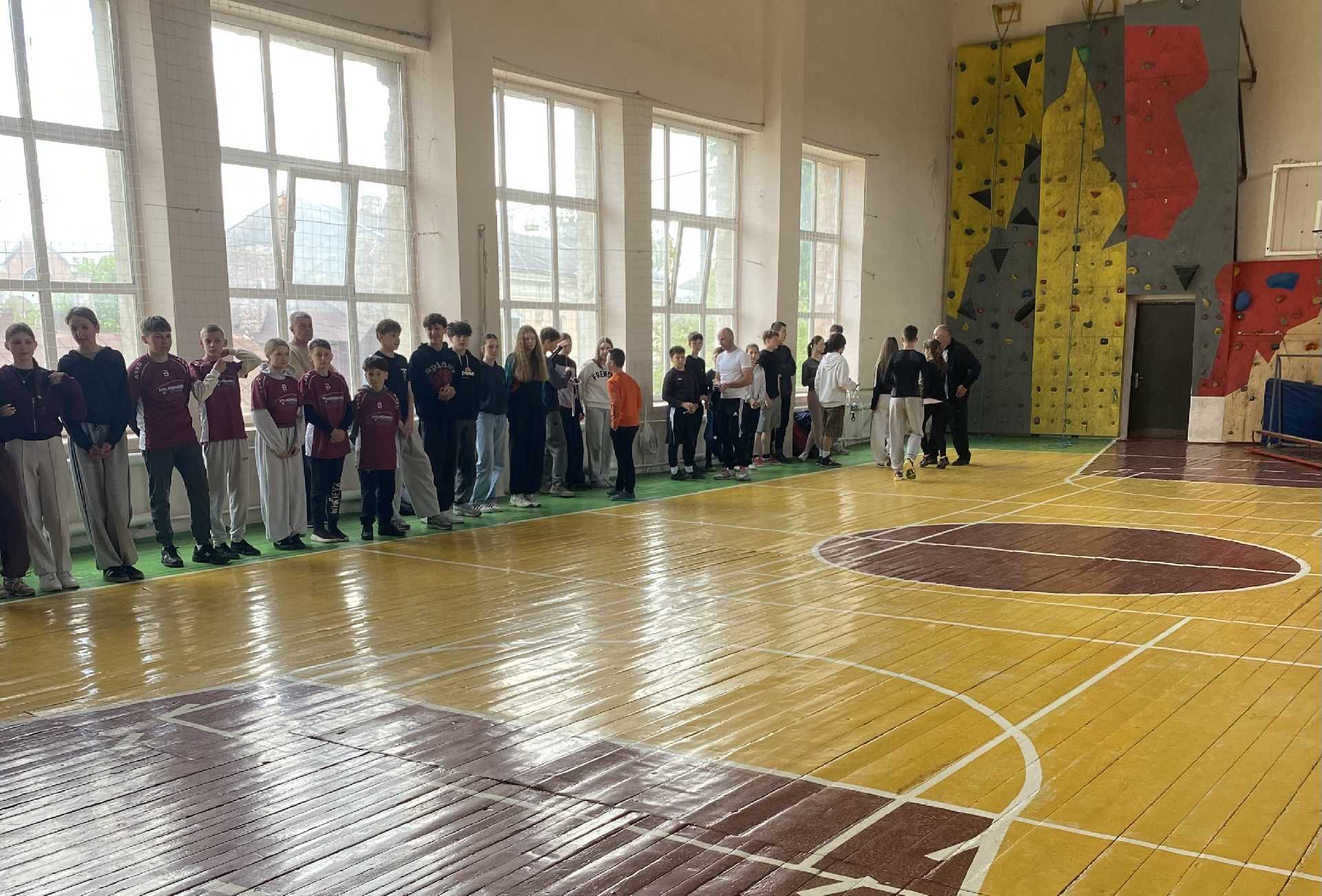 Змагання з пішохідного туризму в закритих приміщеннях