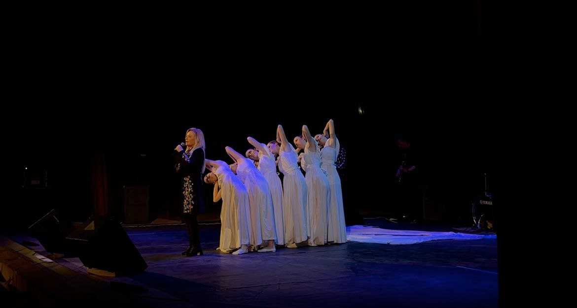 Творча співпраця народної артистки України Оксани Білозір із танцювальним колективом