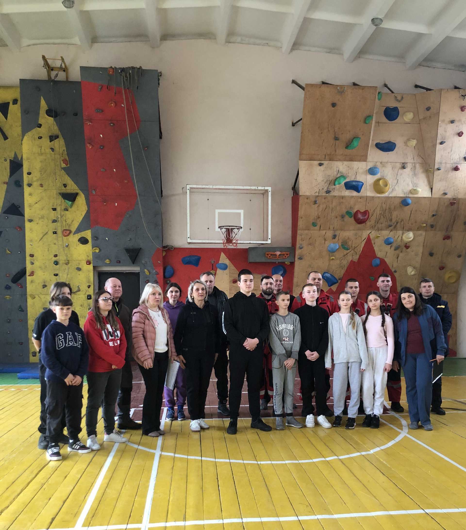 Змагання з пішохідного туризму СЮТ в закритих приміщеннях серед учнівської молоді Дрогобицької ТГ