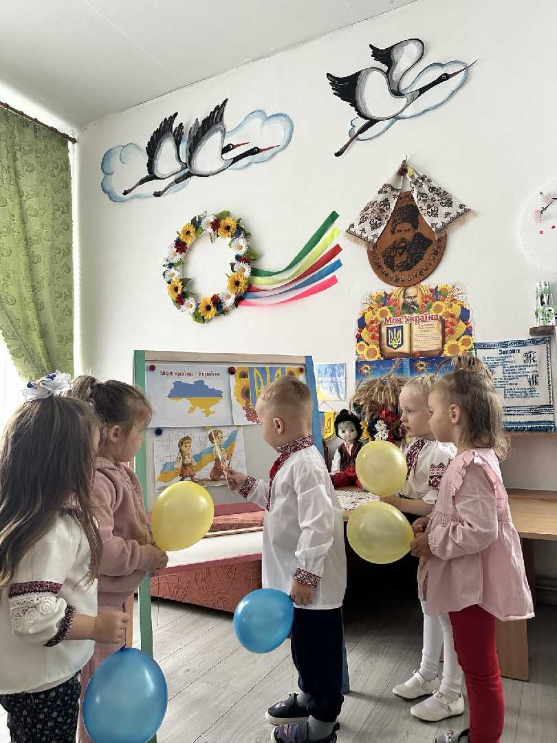 «Веселкові барви України»